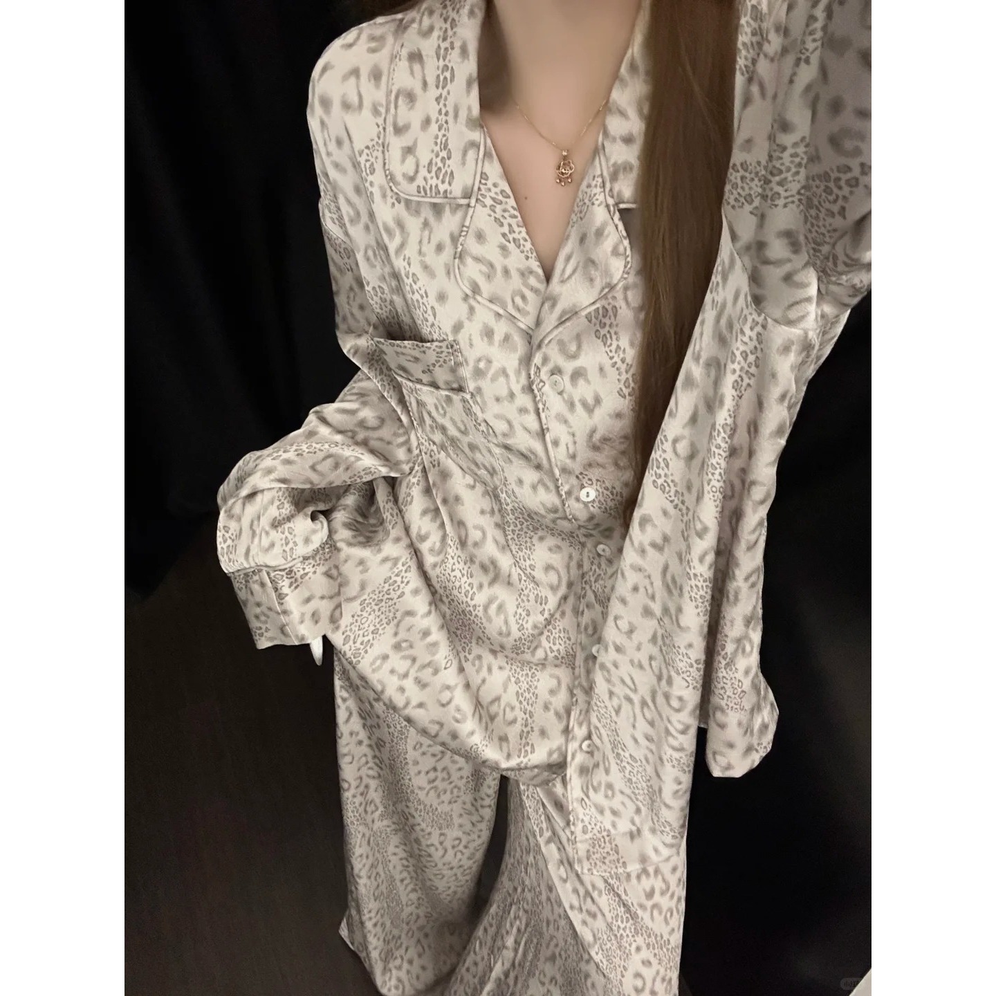 轻奢纯欲性感豹纹冰丝睡衣女春秋2025新款长袖长裤套装大码家居服