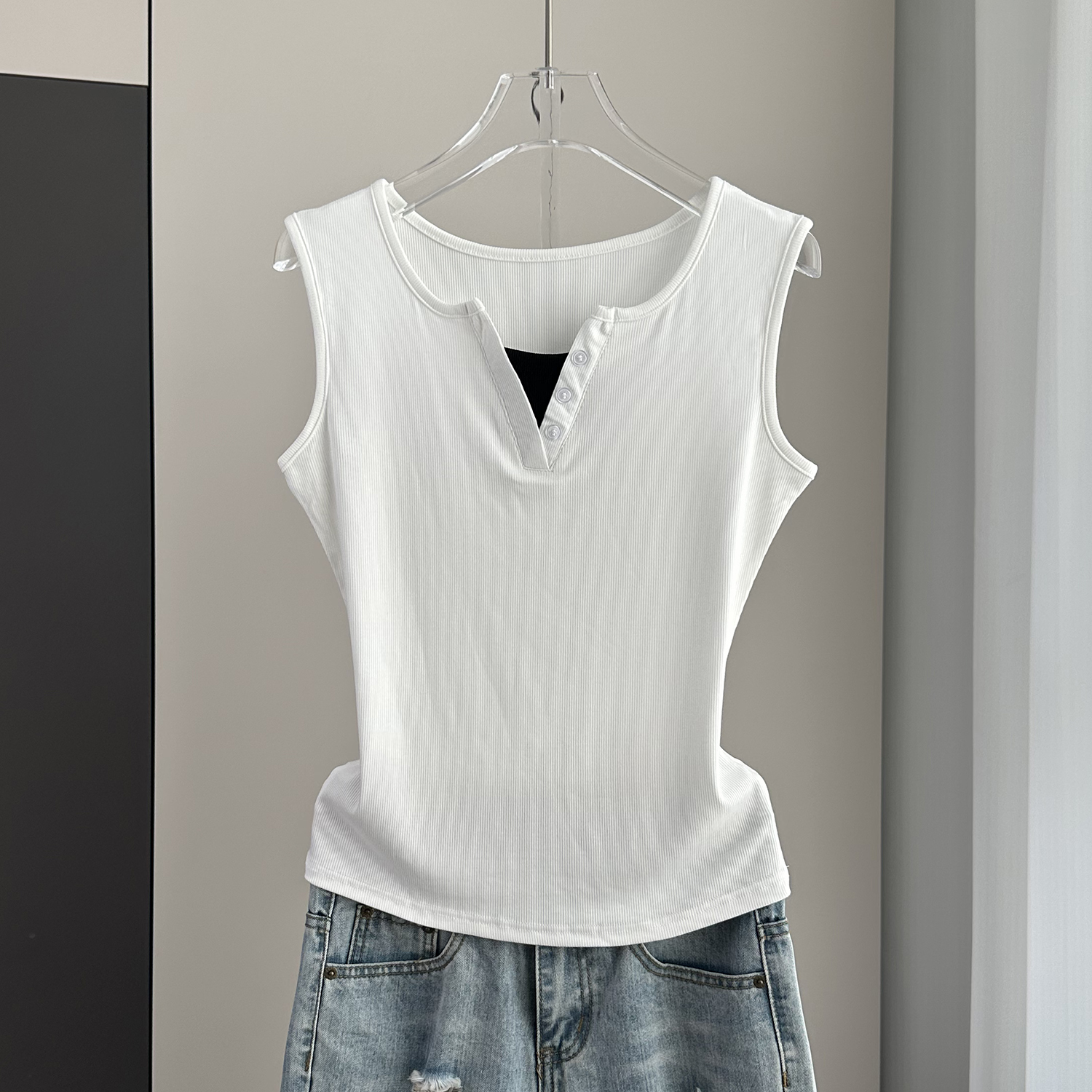 假两件拼接无袖背心女宽松休闲显瘦春夏季高级感洋气纽扣外穿上衣