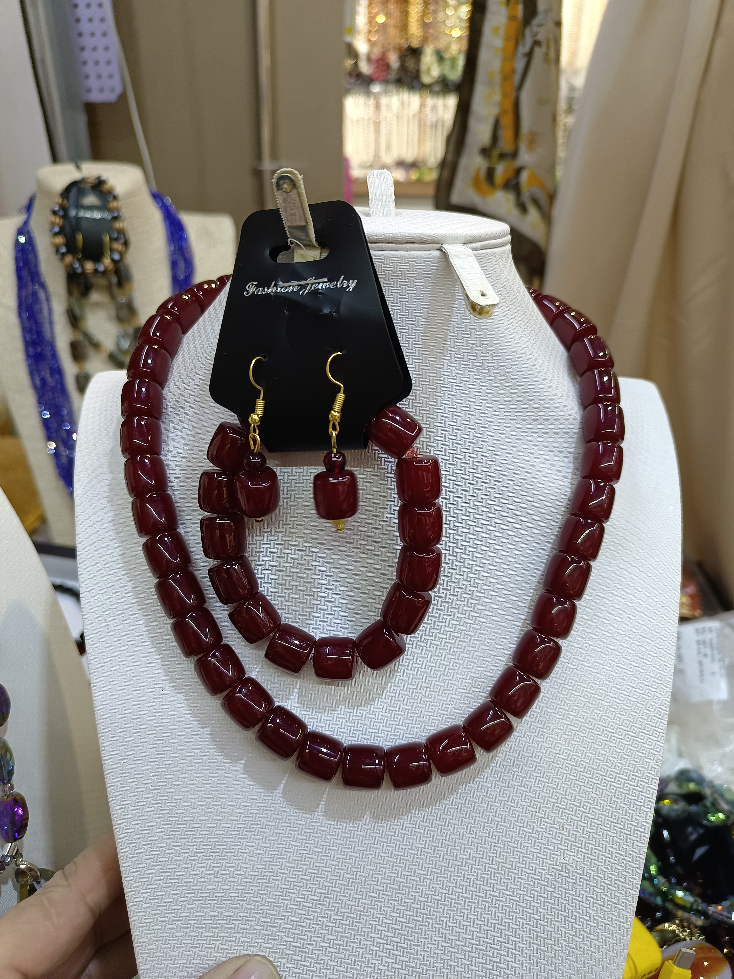 不锈钢项链  非常美丽的珊瑚。