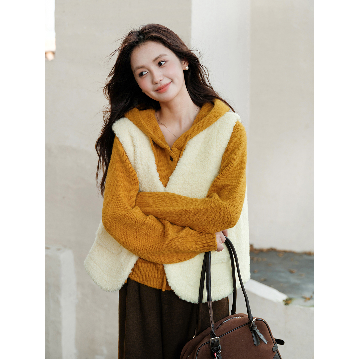 木易易皮毛一体羊羔毛马甲外套女2025新款秋冬小个子短款叠穿背心