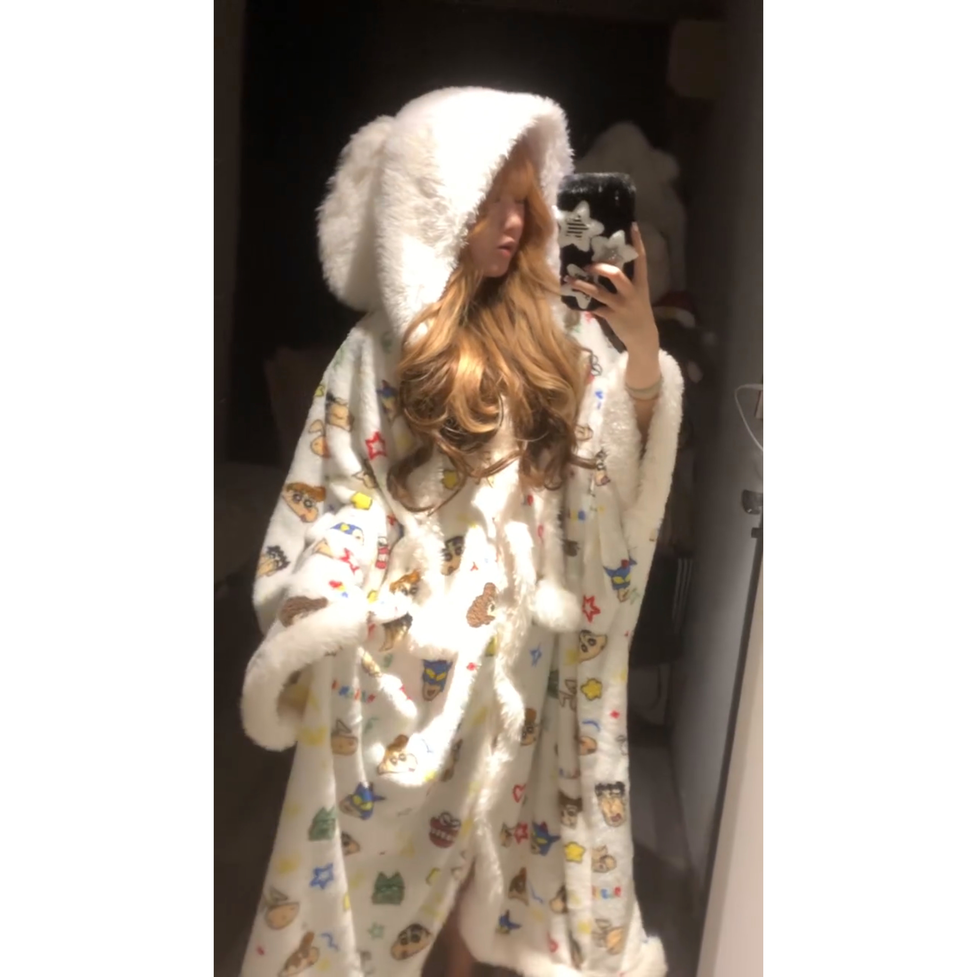 卡通蜡笔小新法兰绒睡袍女秋冬毛茸茸加厚保暖连帽外套家居服睡袍
