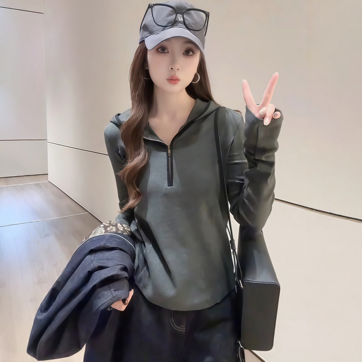 早秋巨好看轻熟连帽长袖t恤女装2025新款今年流行爆款打底衫上衣