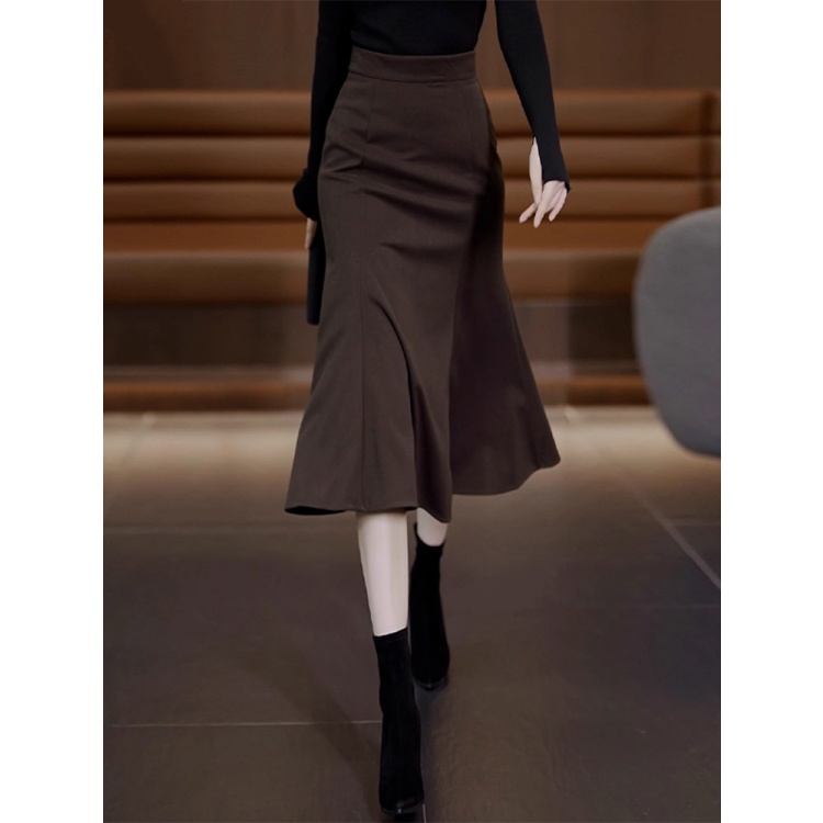 拉夏贝尔高级感鱼尾裙女秋冬季2025新款设计感不规则中长款包臀裙