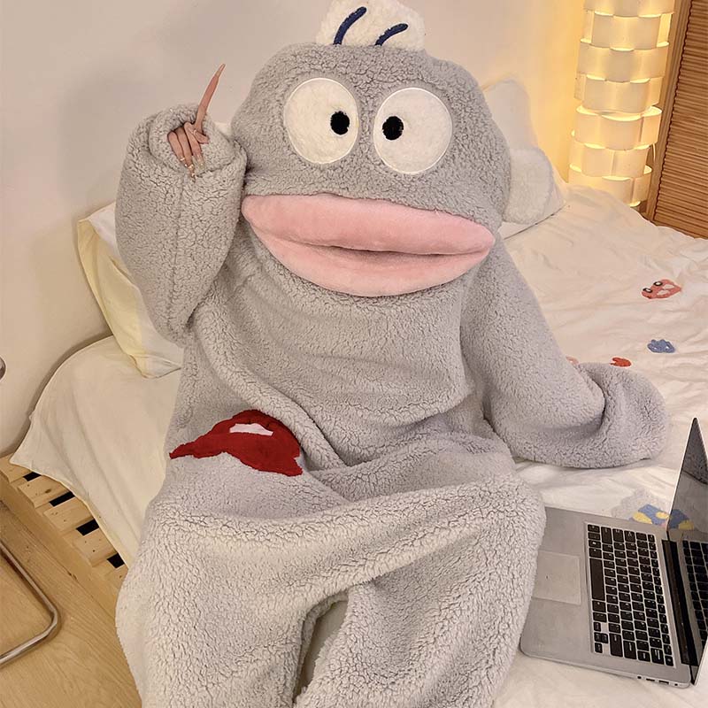 丑鱼连体睡袍女款秋冬季珊瑚绒保暖加大码大嘴鱼可外穿睡衣家居服