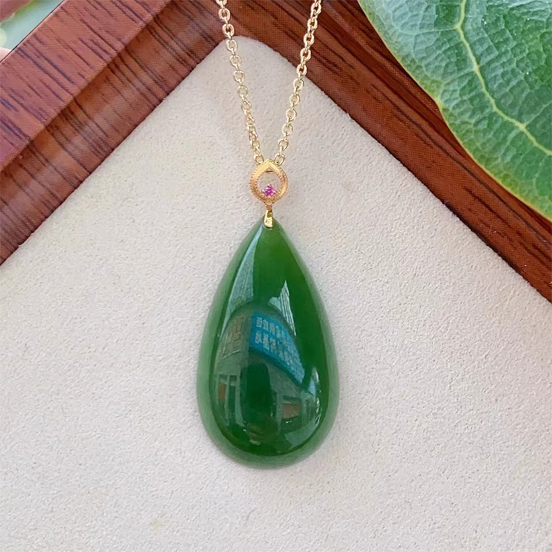 天然和田玉碧玉水滴吊坠18k金镶嵌菠菜绿水滴玉坠显白精致大气款
