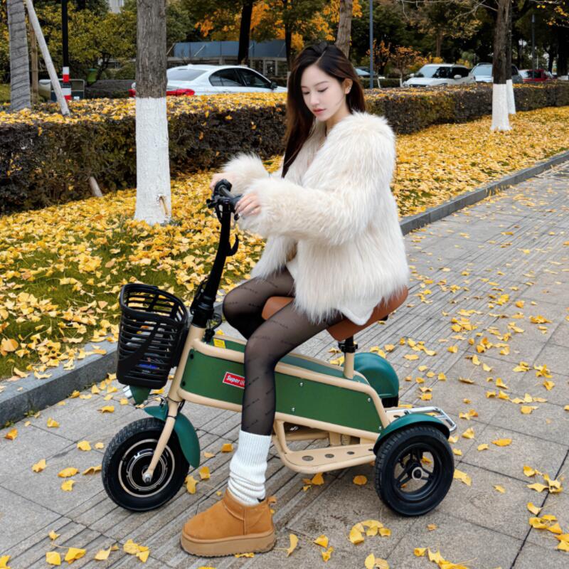 小蛙迷你休闲电动三轮车小型女士老年人代步车接送孩子家用电瓶车