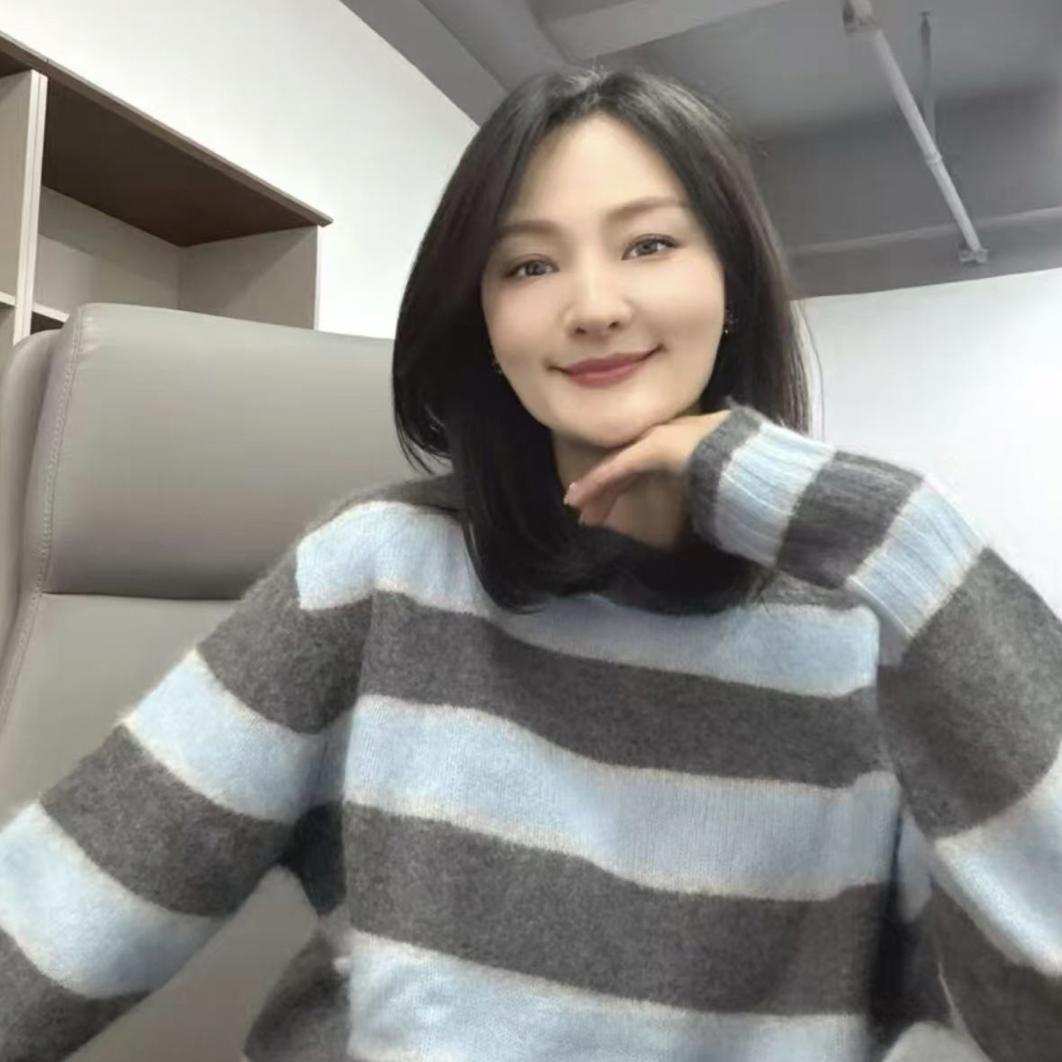 FONMEY 梵迷蓝色条纹衫