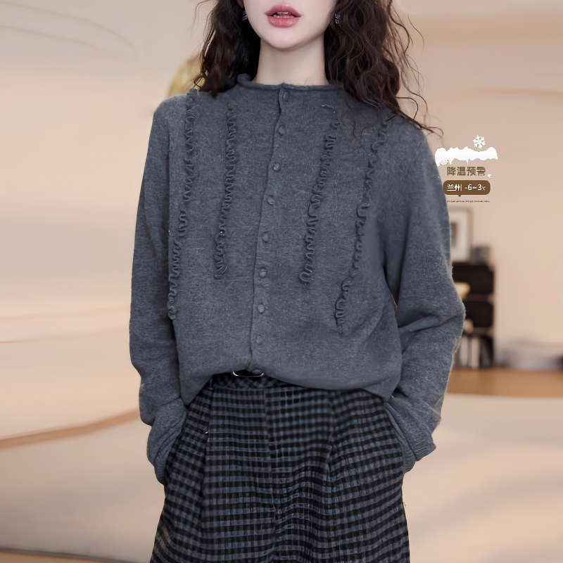 冬季新款木耳边灰色针织开衫女士毛衣设计感包扣圆领宽松休闲打底