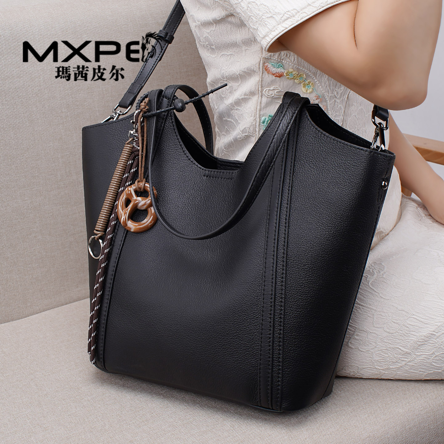 女士斜挎包大容量时尚高级感2025新款软皮托特大包通勤斜挎手提包