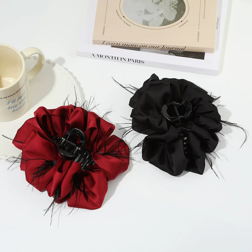 非金属布艺发饰 秋冬新款缎面云朵泡泡抓夹ins风在逃公主大鲨鱼夹