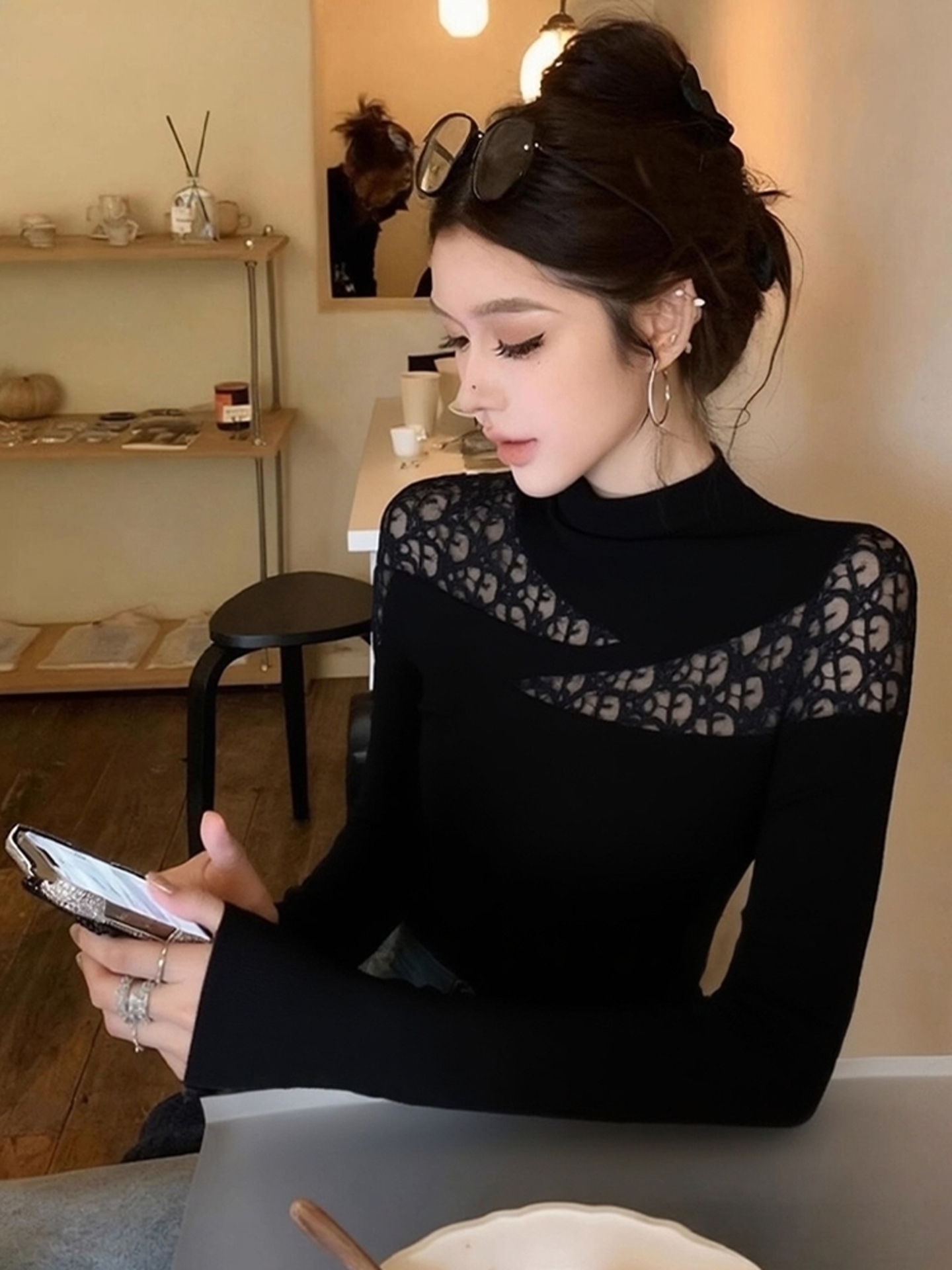 黑色上衣2025冬季新款小众不撞款独特超好看气质名媛修身打底上衣