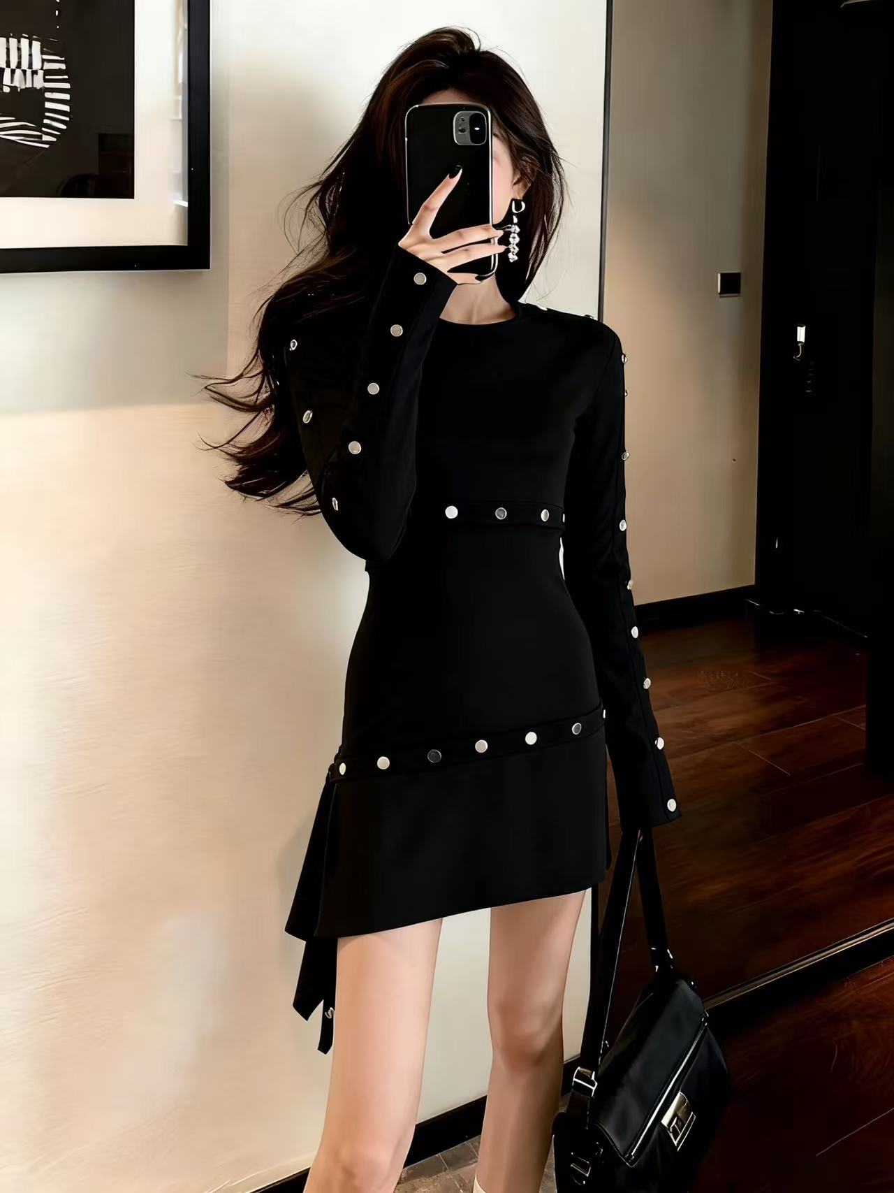 Z390独特设计黑色连衣裙女2025秋冬款时尚气质修身显瘦包臀裙