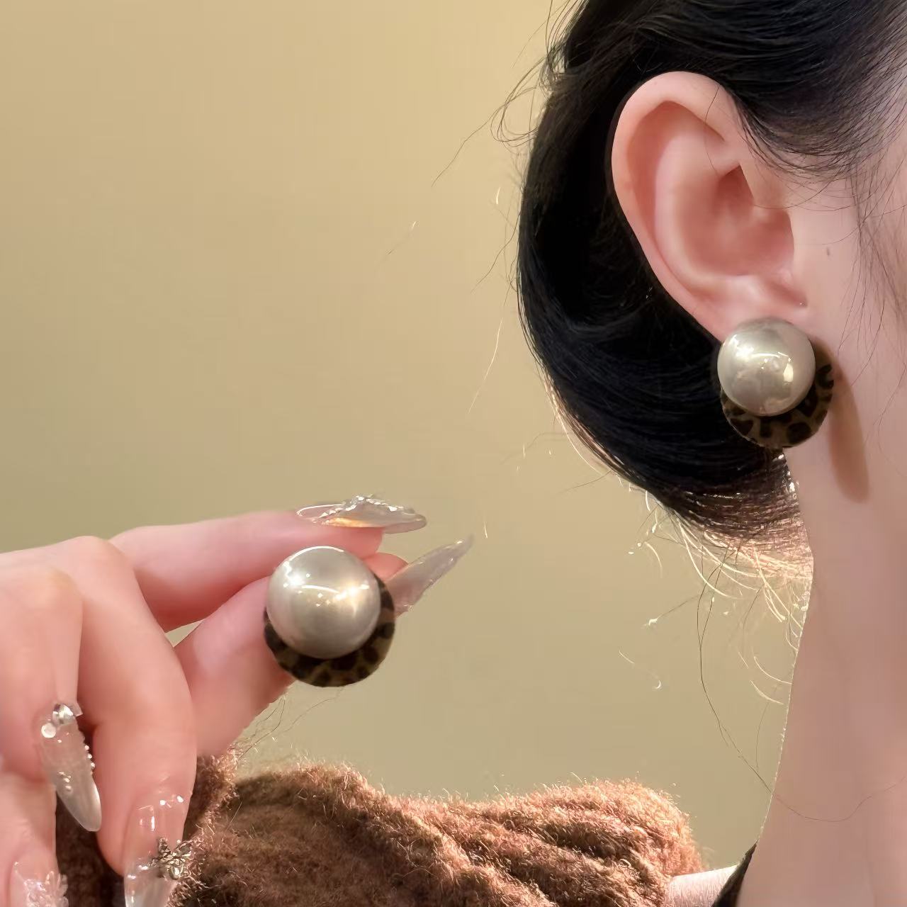 合金耳饰 秋冬复古植绒豹纹珍珠耳钉女2025年新款巨好看耳环耳饰