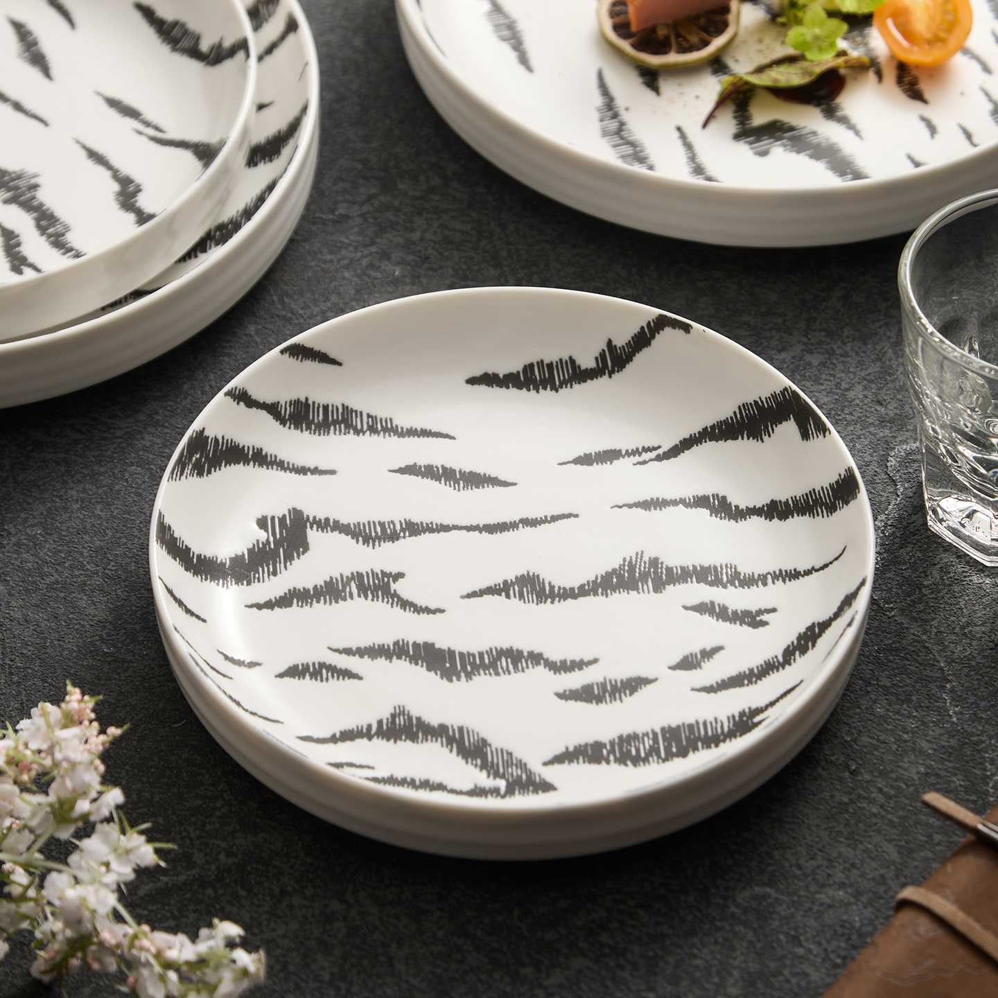 德化白瓷2025新款特别好看精致高颜值家用的陶瓷圆盘盘子菜盘餐盘