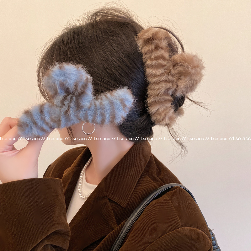 秋冬高级感毛绒豹纹抓夹女大号后脑勺毛茸茸鲨鱼夹盘发发夹子头饰