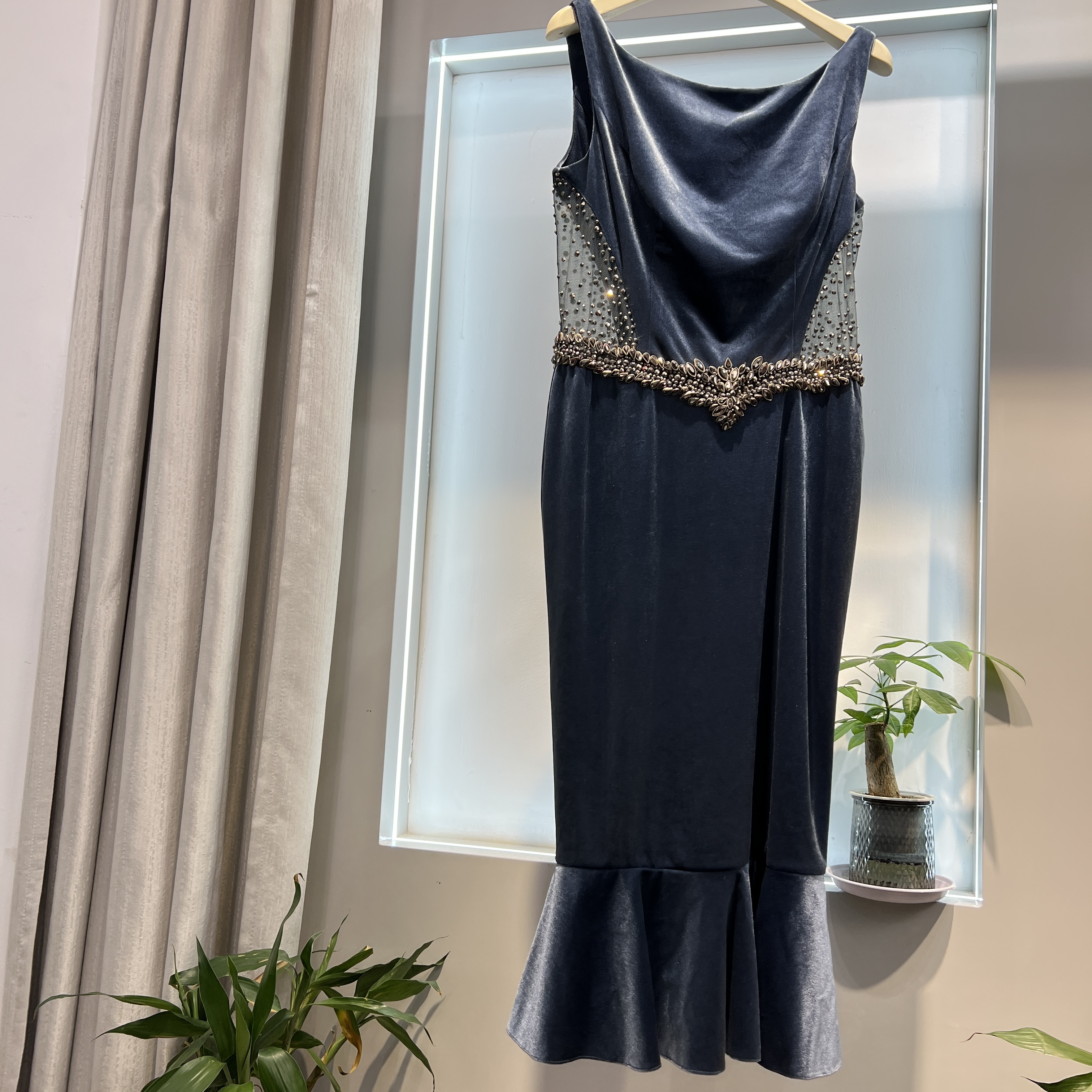 高级感御姐风气质修身显瘦蕾丝拼接丝绒吊带连衣裙夏季新款