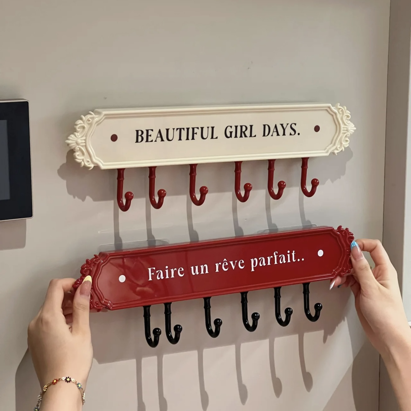 MOMO免打孔玄关挂钩墙上收纳排钩门后卧室镜面壁挂强力JJ