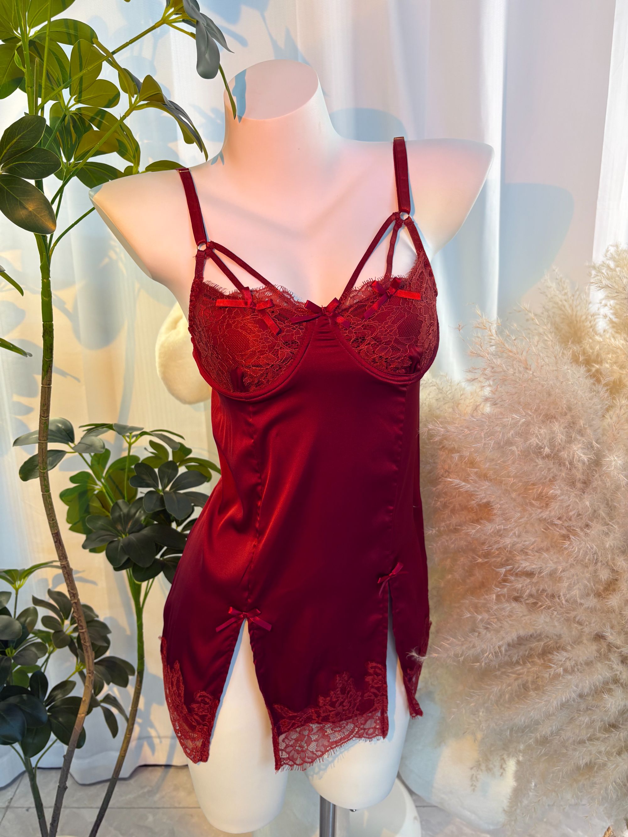 星尘【80-120斤】超高货~带钢圈刺绣柔光软纱美背开衩高级舒适睡裙