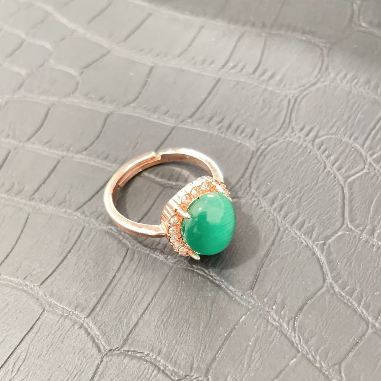 【清梧云初】 经典时尚绿戒指Z20