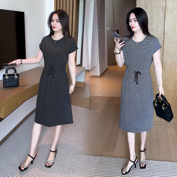 2025夏季新款短袖穿搭气质显瘦时尚休闲洋气韩版减龄连衣裙173