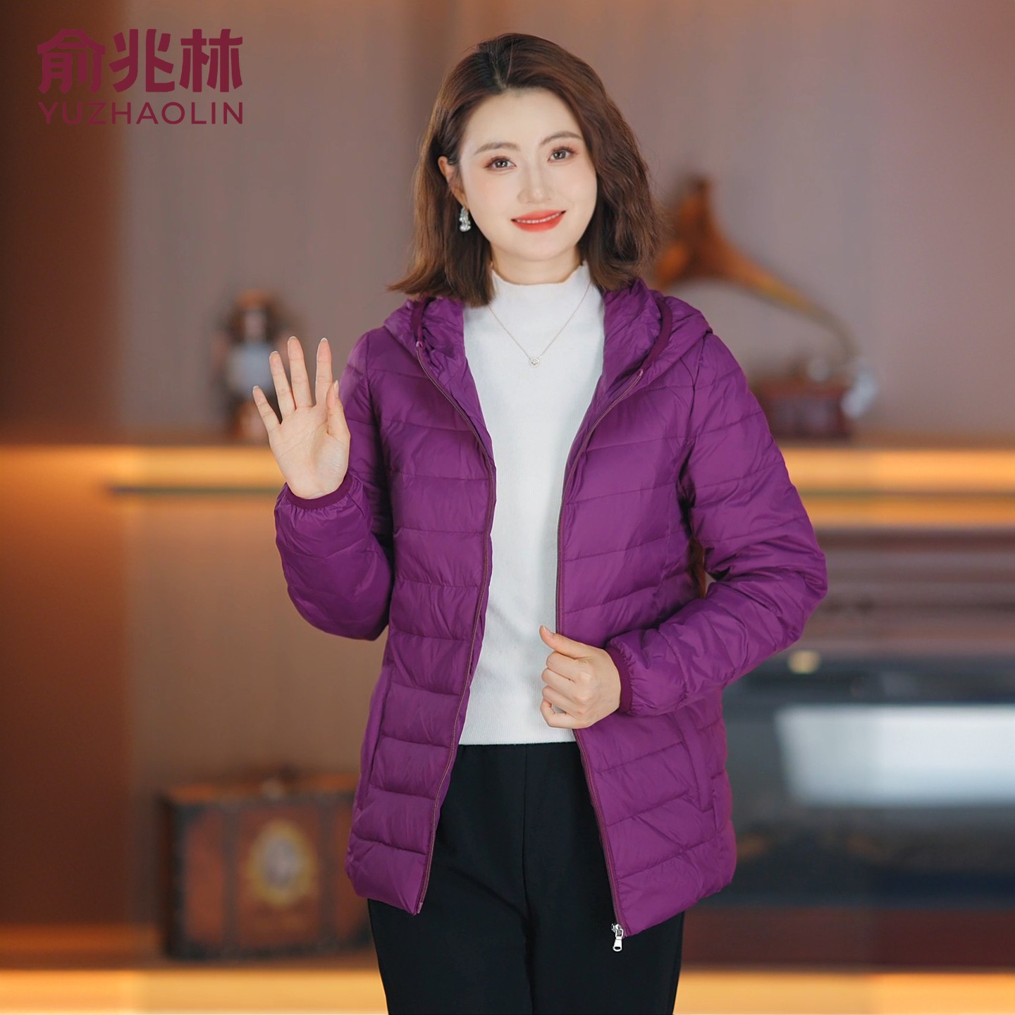 俞兆林中老年妈妈装时尚轻便羽绒服休闲连帽排骨秋羽绒大码外套