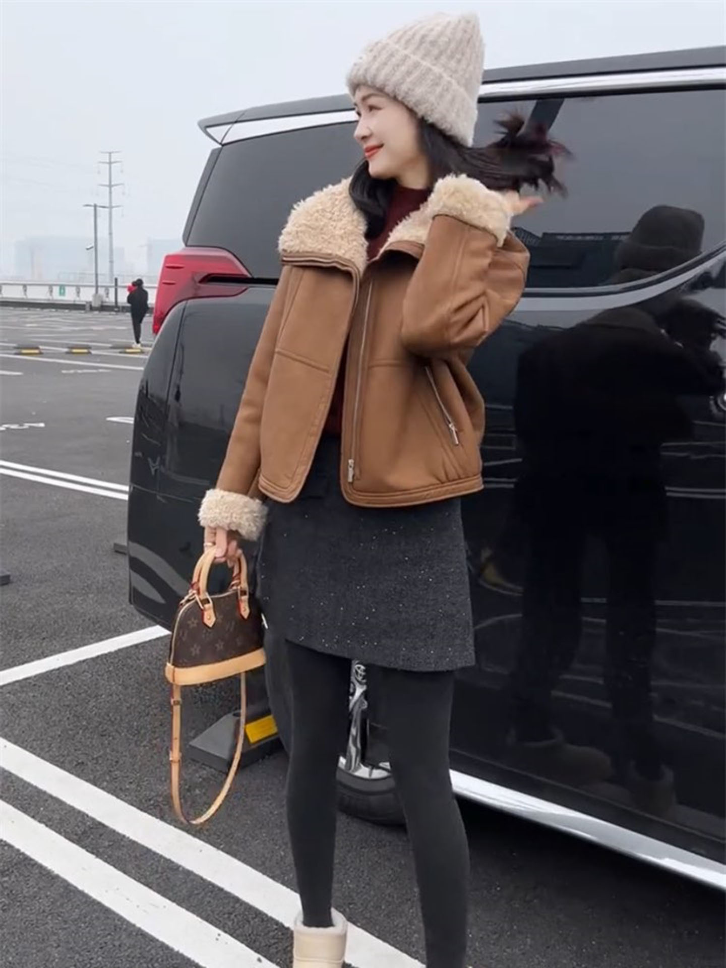 法式高级感翻领羊羔毛绒皮毛一体外套2025冬季新款加厚皮衣短外套