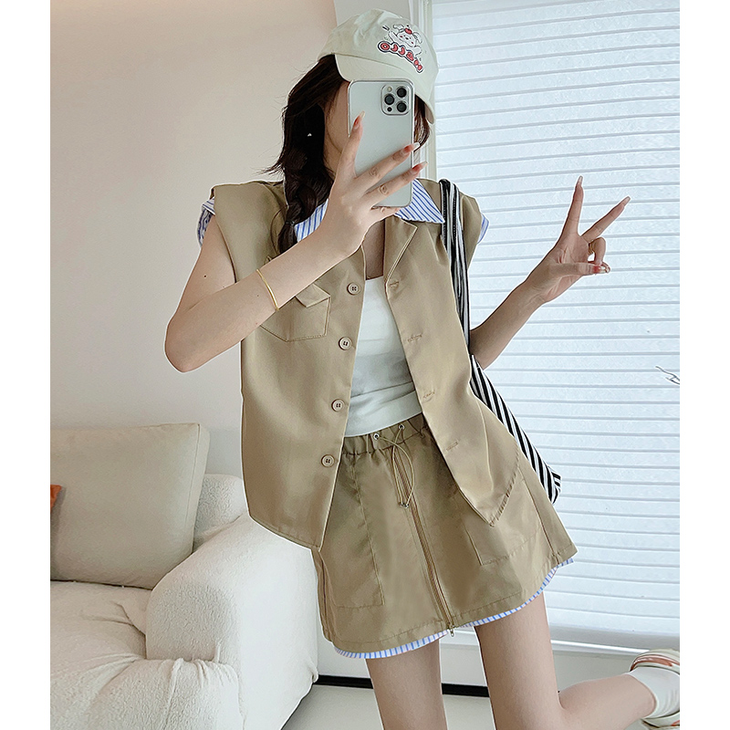 卡其色假两件条纹拼接无袖马甲短裤两件套装女2025春夏新款一整套
