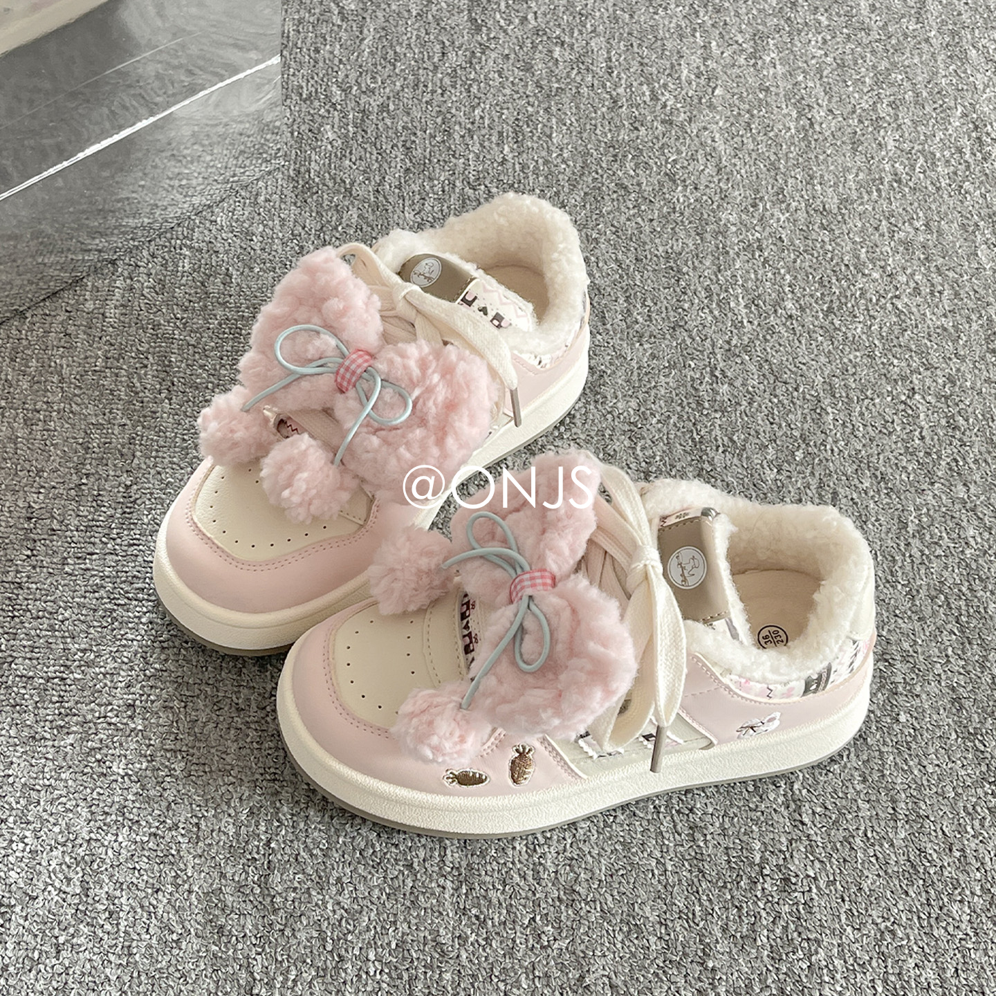 韩系加绒小白鞋子女款爆款2025新款冬季面包鞋保暖二棉鞋休闲板鞋