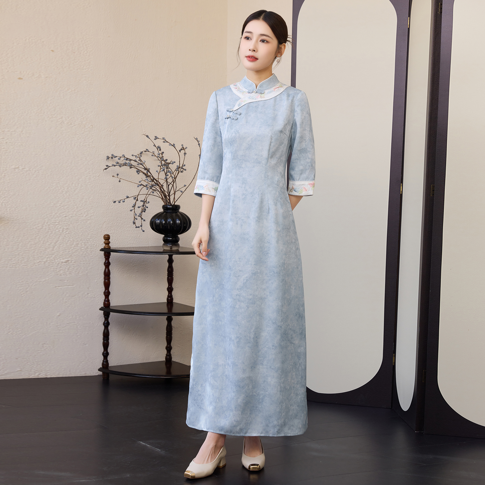 H114 新中式改良旗袍夏季日常刺绣中国风高端2025汉服连衣裙女装