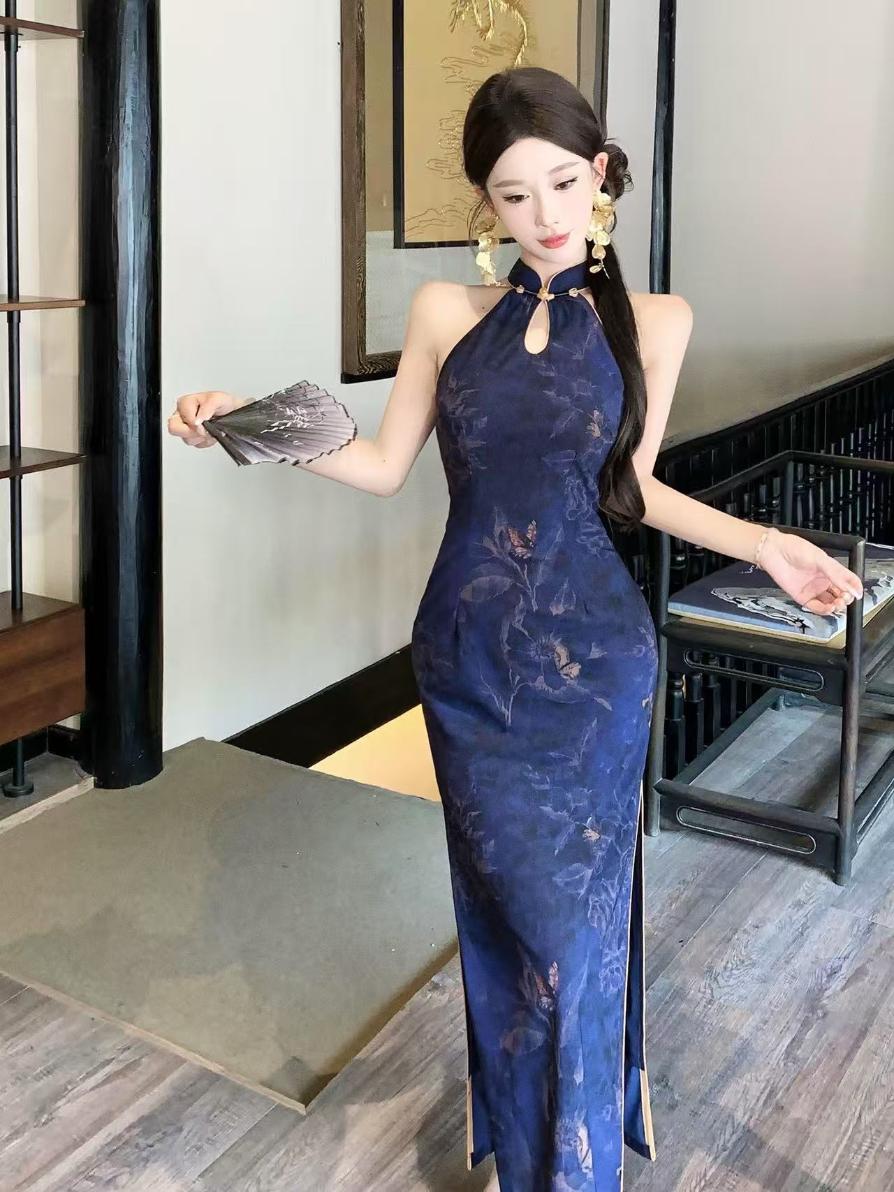 裳蓝色旗袍女新中式2025新款上班穿改良性感挂脖修身旗袍夏季
