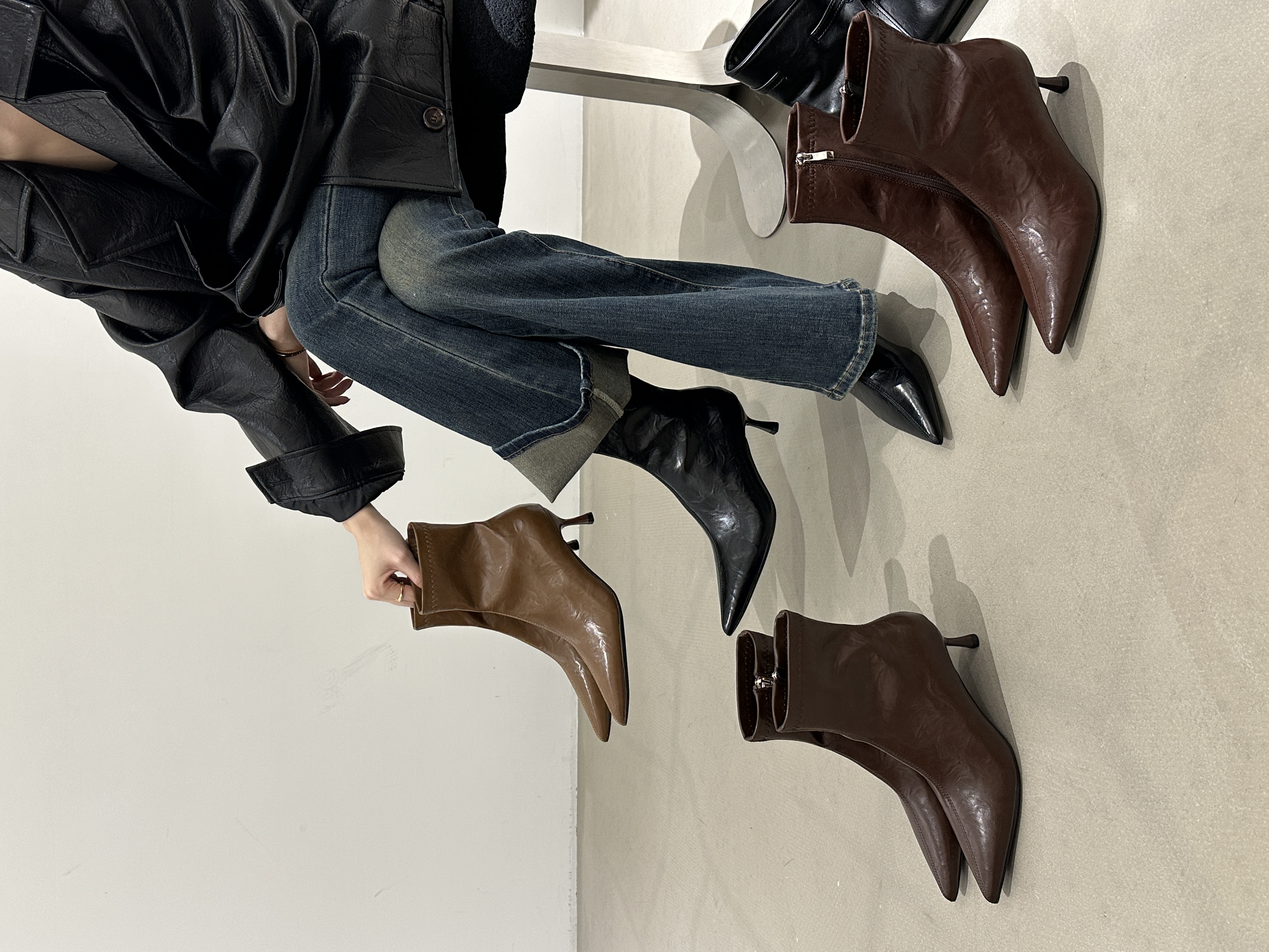 GUO-6677-1尖头细跟后拉链时装靴复古百搭设计感小众气质马丁靴