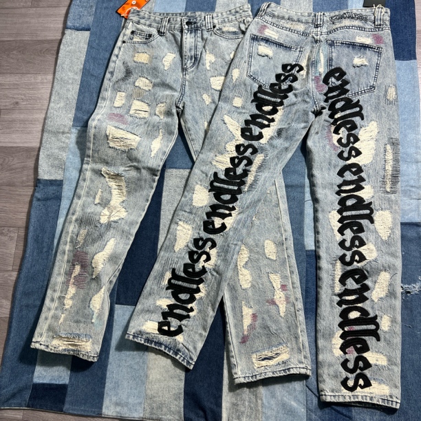 梵文牛仔裤高街欧美刺绣破洞复古牛仔裤男宽松直筒潮流补丁长裤