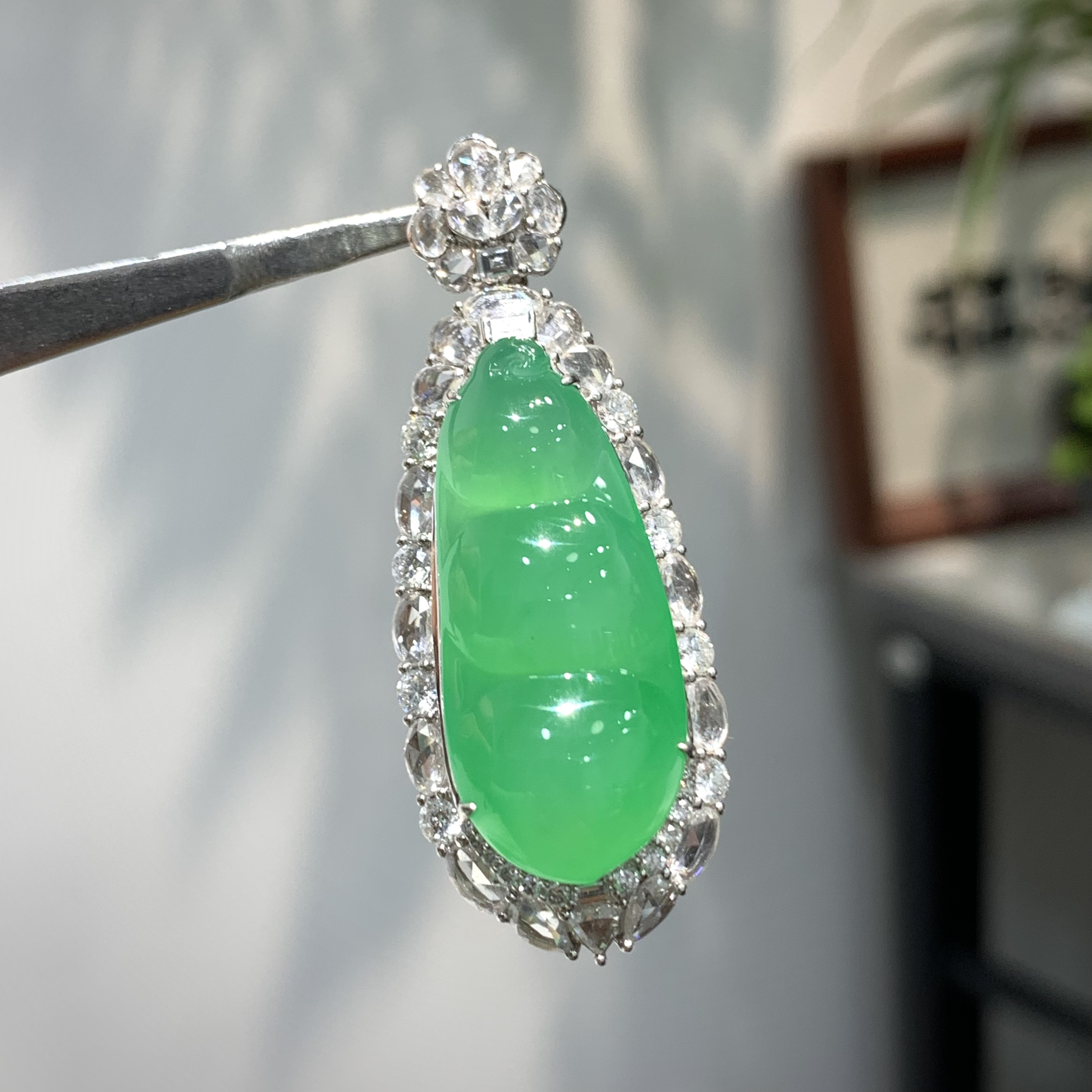 18K金镶嵌木那甜阳绿福豆，毛衣链大尺寸豆子