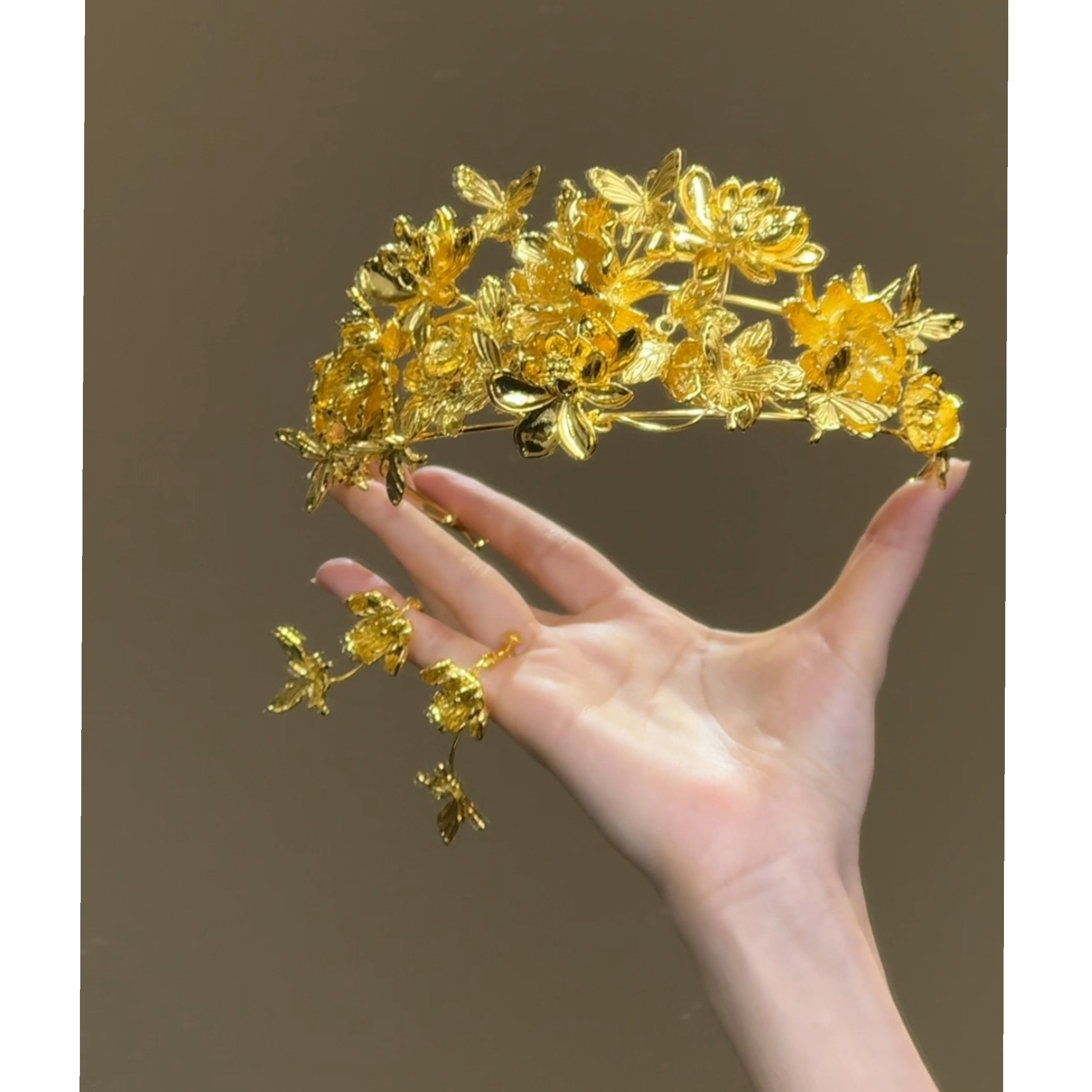 H6024金色镂空花朵花丝工艺中式精致龙凤褂半冠新娘头饰秀禾服