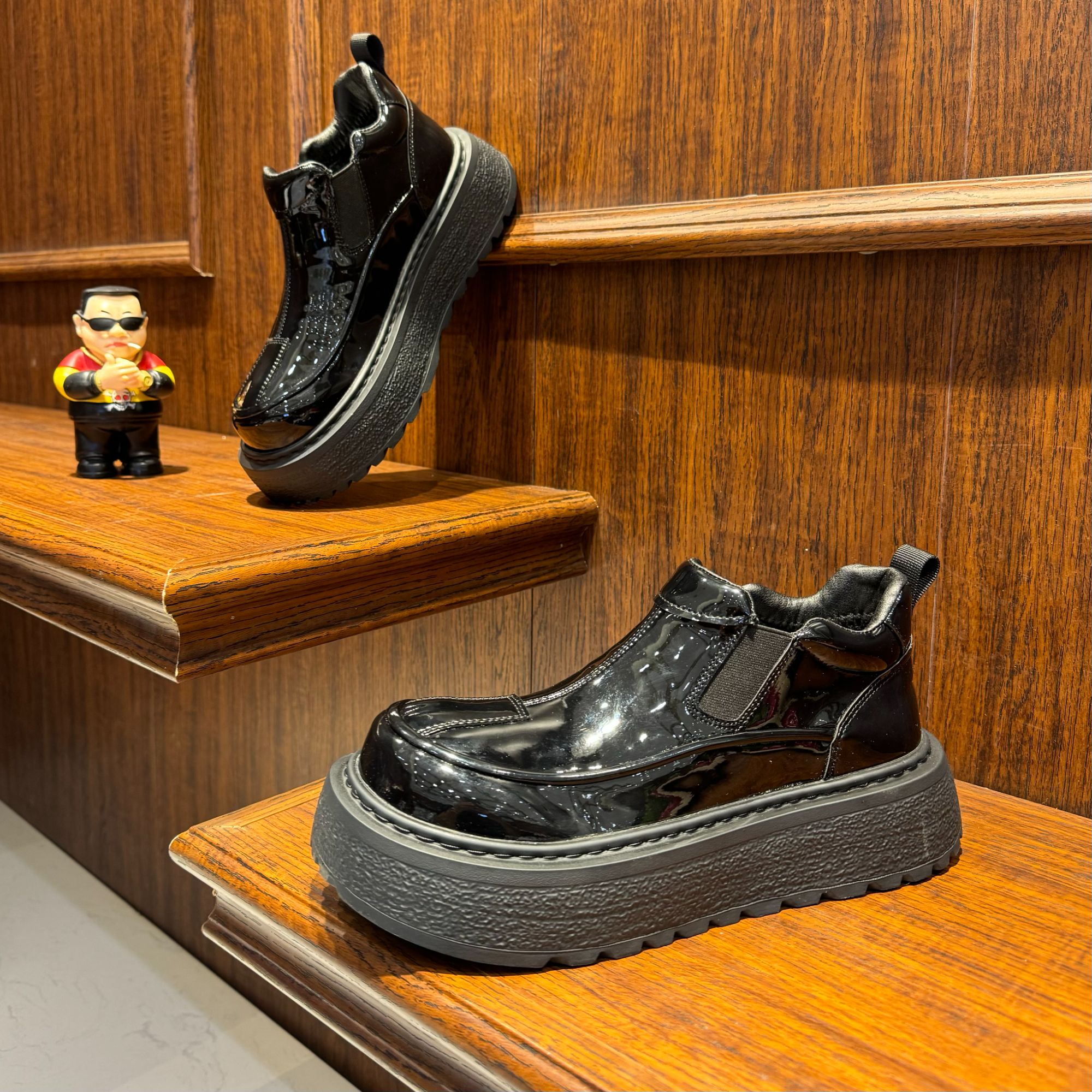 男鞋冬季新款漆皮亮面英伦风马丁靴加绒保暖棉鞋厚底休闲雪地靴