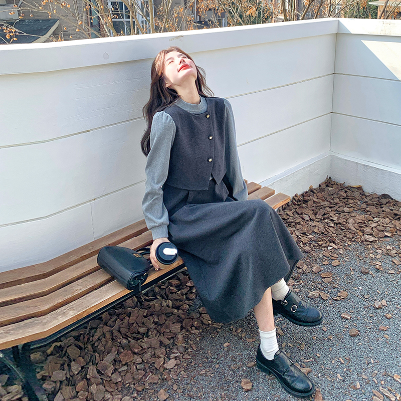 小个子大方炸街灰色连衣裙假两件春秋装新款今年春游流行洋气爆款