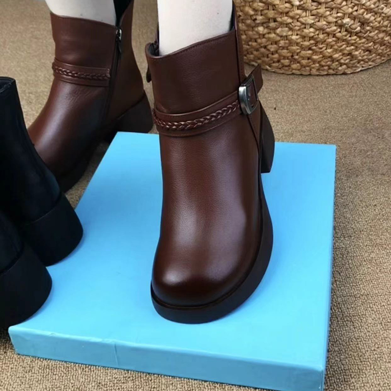 粗跟圆头百搭舒适侧拉链设计简约复古英伦风秋冬新款加绒保暖短靴