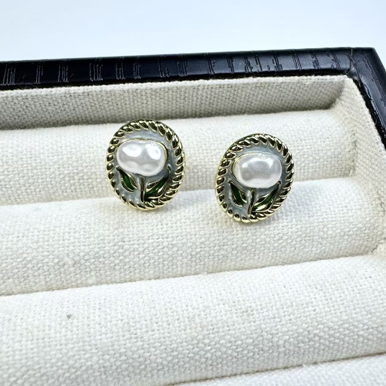 合金耳饰 仿珍珠巴洛克珍珠花朵耳钉金色精致高级轻奢简约复古