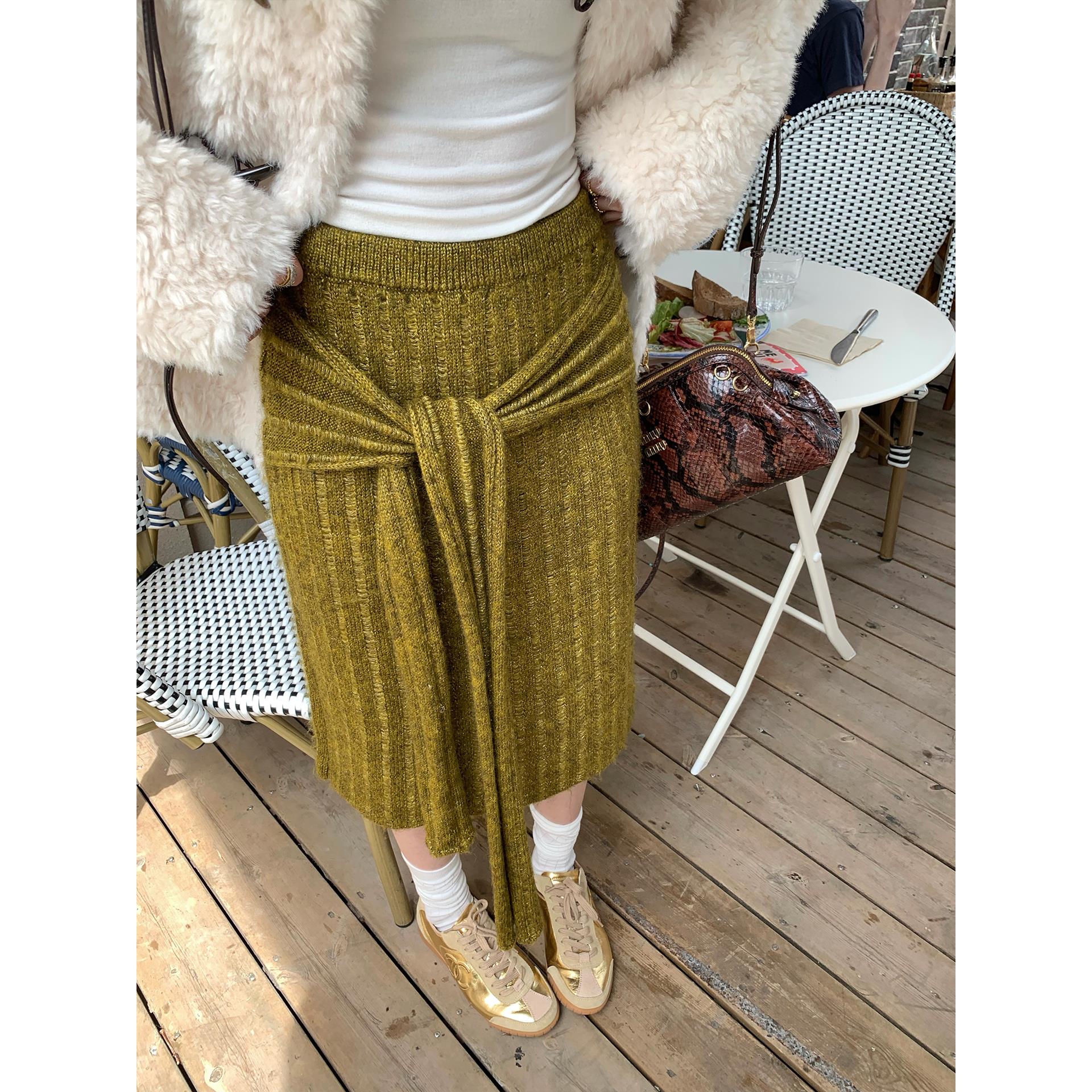 区区欧阳飘带针织半身裙女冬季新款松紧腰复古直筒显瘦中长款裙子