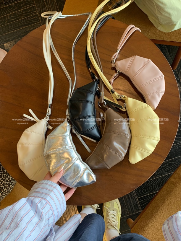 「Ohyoudo」挂脖牛角包！百搭小包包24新款牛角包手提包单肩包搭配