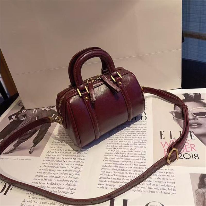 高级感复古软皮枕头包包女新款百搭小众轻奢圆筒包手提斜挎包黑色