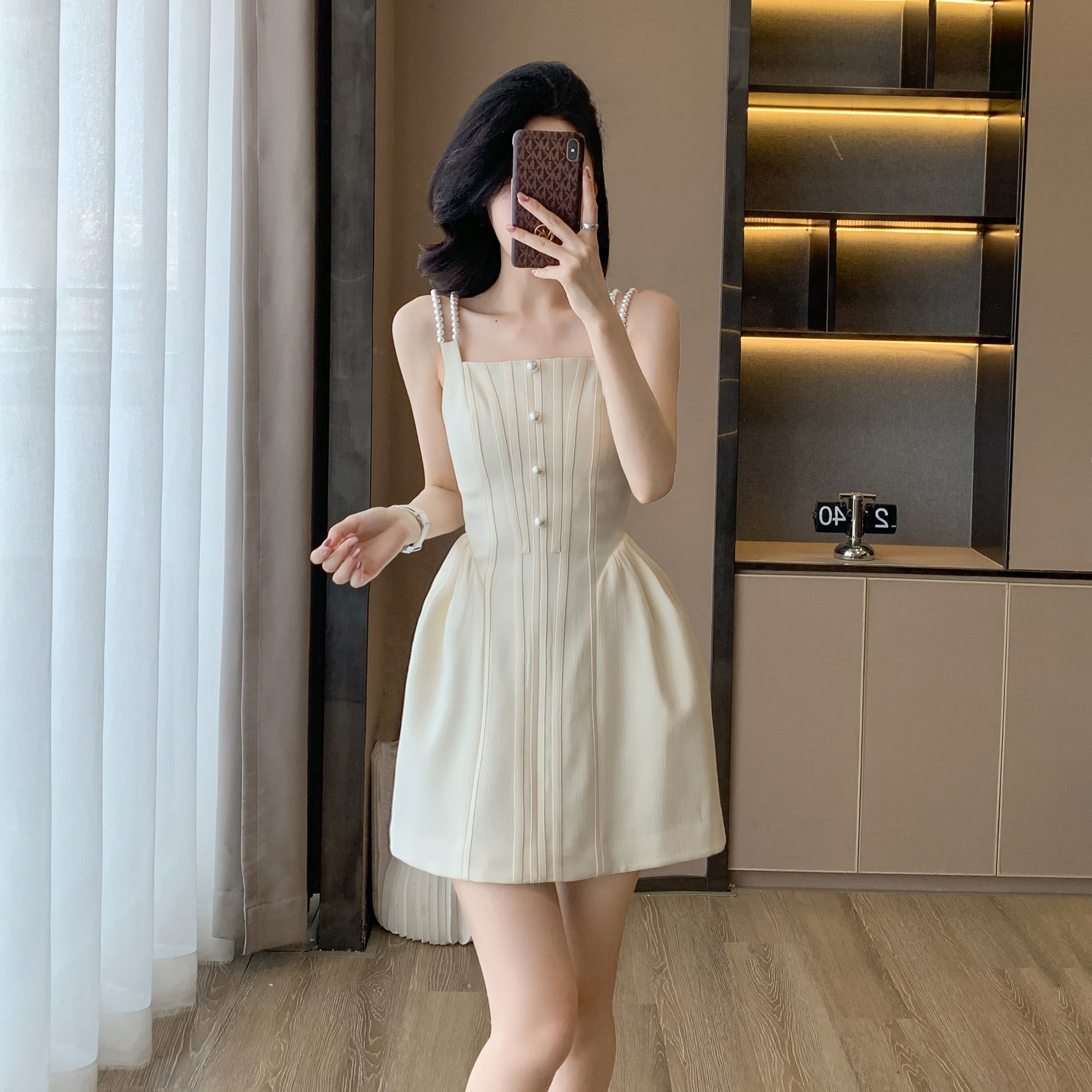 法式名媛千金风珍珠吊带连衣裙女夏季新款小个子显瘦气质礼服短裙