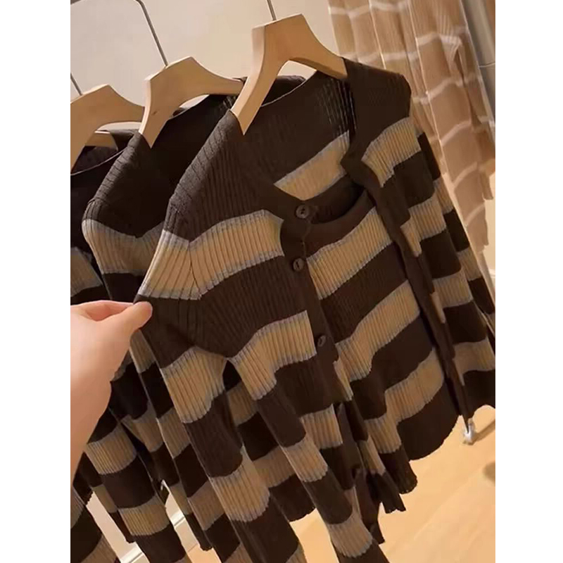 韩版针织开衫显瘦背心吊带两件套设计感条纹宽松休闲上衣女装秋季