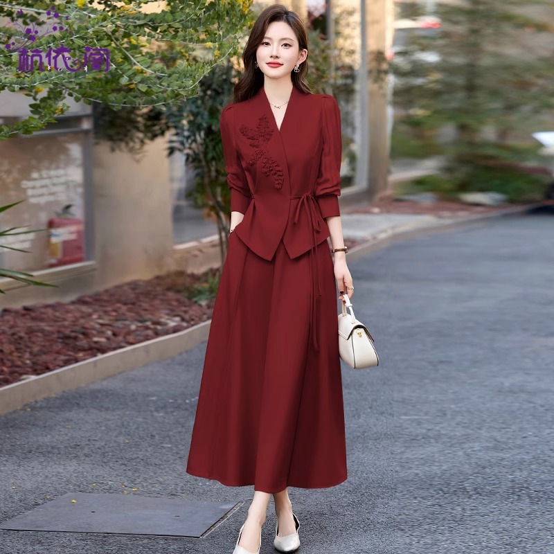 红色两件套连衣裙女2025春秋新款高级感时尚气质洋气减龄套装裙子