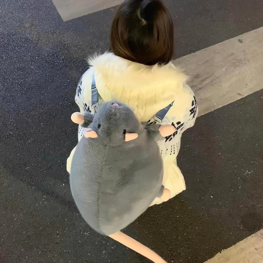 花枝鼠背包可爱仿真鼠鼠双肩包毛绒公仔玩偶书包创意大容量通勤包