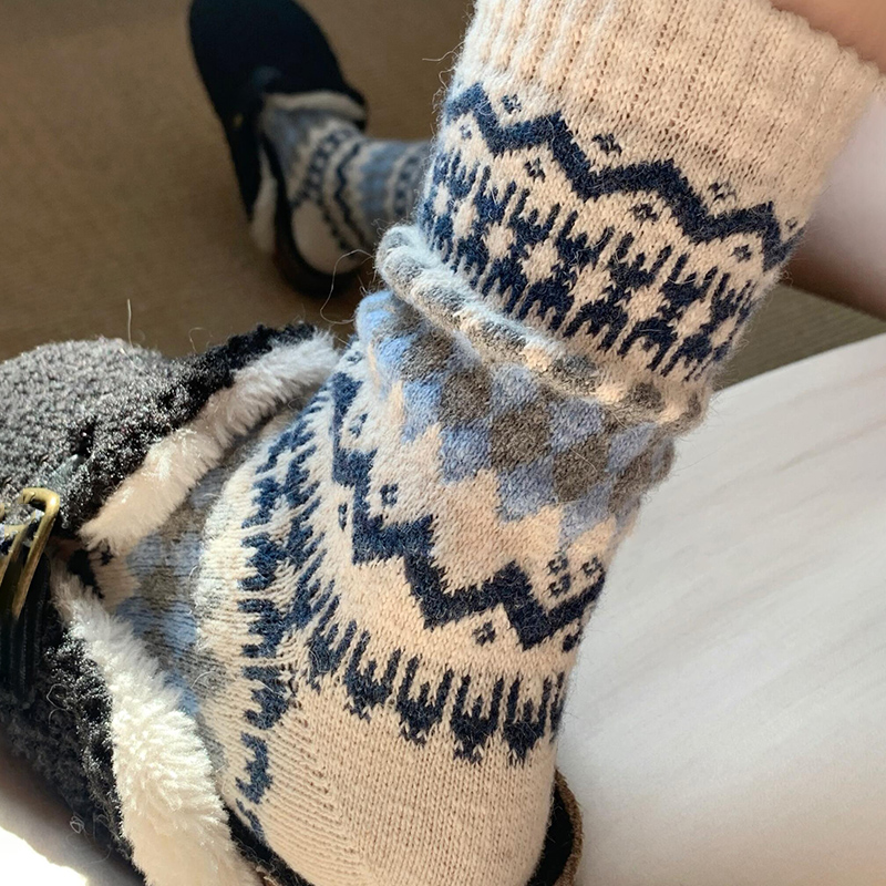 堆堆袜子女款秋冬保暖羊毛袜复古费尔岛中筒袜民族风百搭菱格长袜