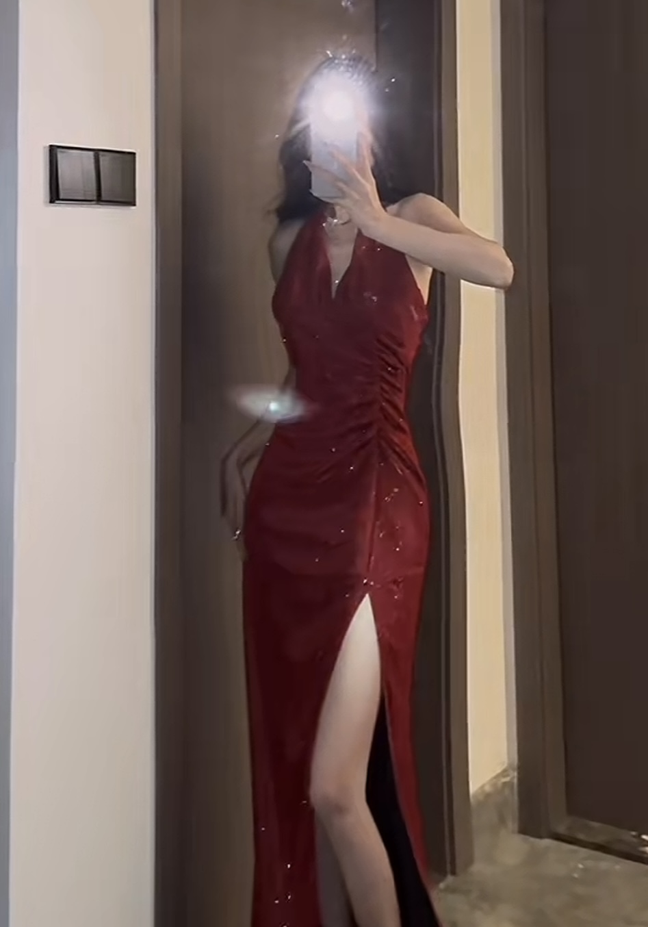 欧美风红色闪闪挂脖连衣裙女气质高级感宴会生日礼服订婚开叉长裙