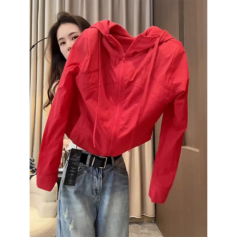 韩版时尚红色洋气连帽防晒外套夏季2025新款休闲运动高级感上衣女