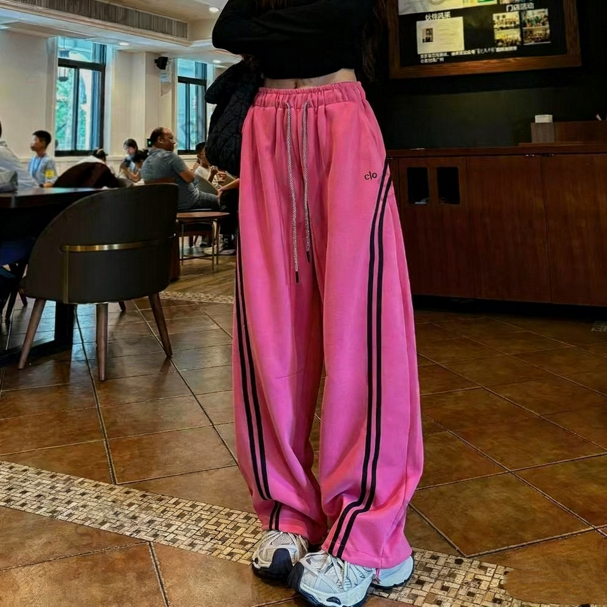 2025秋新款字母刺绣女时尚宽松休闲运动裤高腰显瘦窄版阔腿弯刀裤