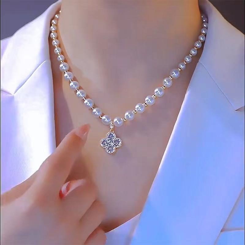 铜合金项链  轻奢设计气质四叶花项链时尚轻奢高级感百搭精致锁骨